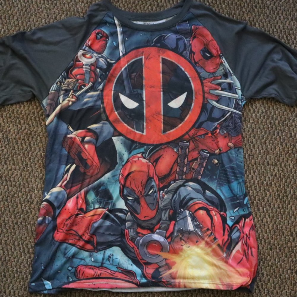 Dead pool t-shirt - Picture 2 of 4